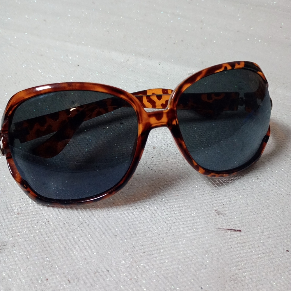Sunglasses - Picture 2 of 6
